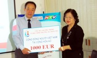 Auslandsvietnamesen in Österreich spenden 1000 Euro für den Bau von Schule auf der Insel Sinh Ton